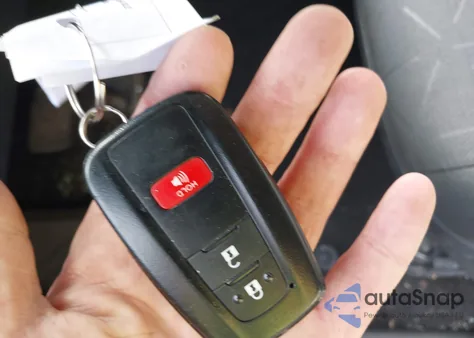 2021 Toyota Rav4 Xle from USA, damaged, VIN 2T3W1RFV9MC095661